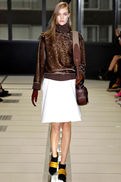 Look 19